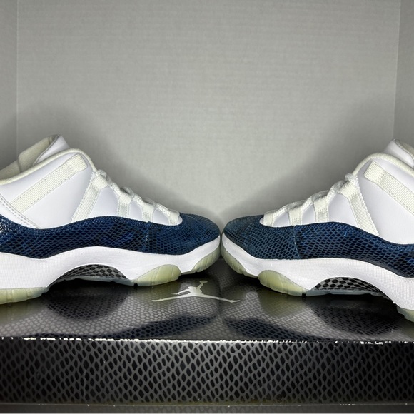 Jordan 11 Retro Low LE Navy Snakeskin Size 10.5M Pre-loved - Picture 4 of 7